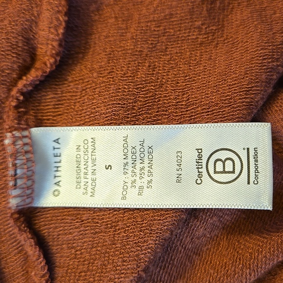 Athleta Pranayama Open front Nirvana Wrap - Berry Small - Picture 5 of 10